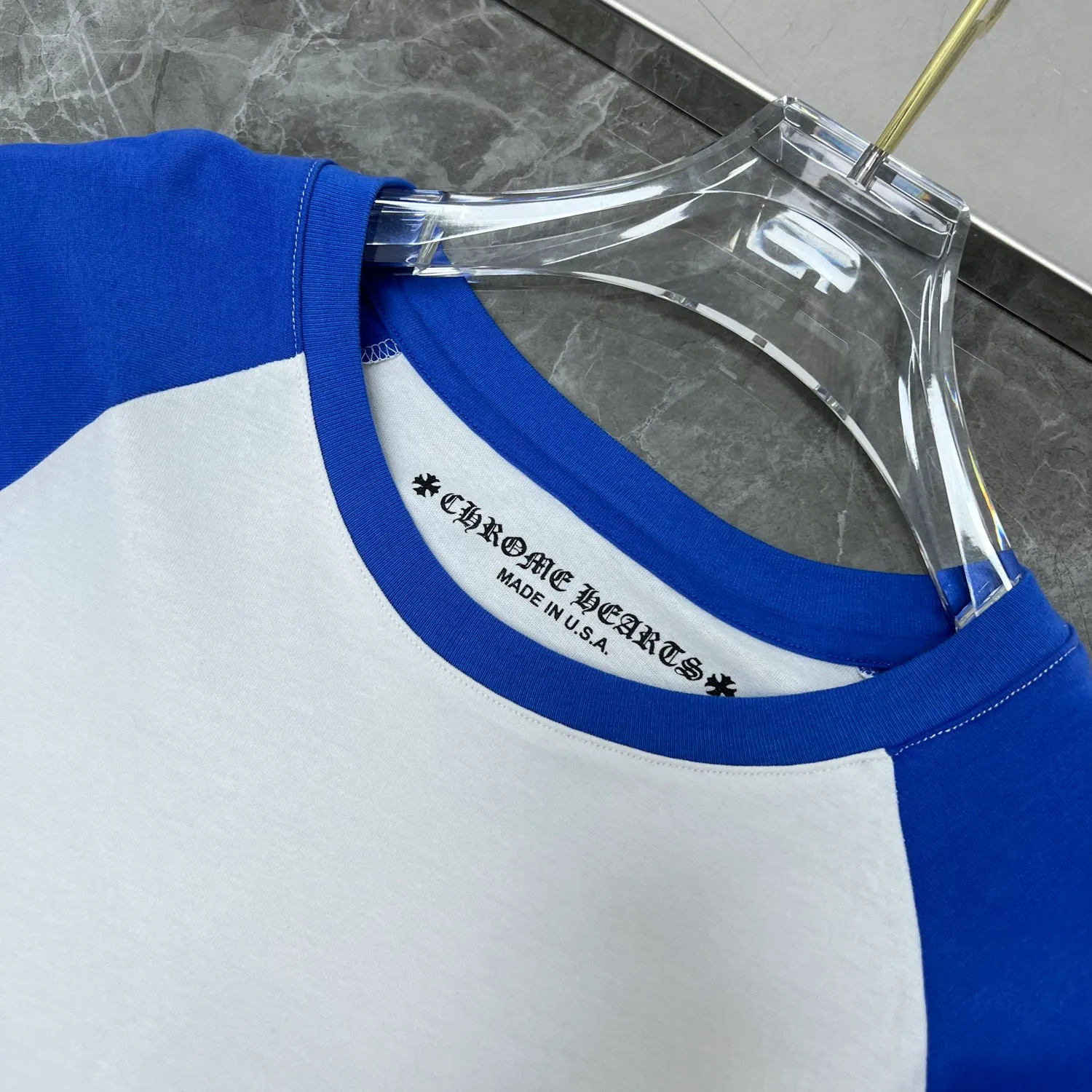P160 Chrome Hearts🍁Long T Series🍁 Available simultaneously at counters❤️Fully upgraded fabrics! ! Crow letter horseshoe blue and white color matching raglan long-sleeved T. Printed and dyed with imported environmentally friendly glue. Re-engraved version 1:1 high weight original fabric 🌈Recommended color: blue and white color matching🌈 Size: S, M, L, XL